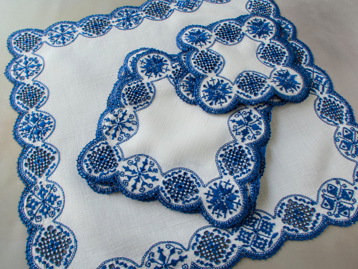 Vintage Italian embroidered dessert mat and cocktail napkin set in white linen with cobalt blue geometric embroidery and scalloped border