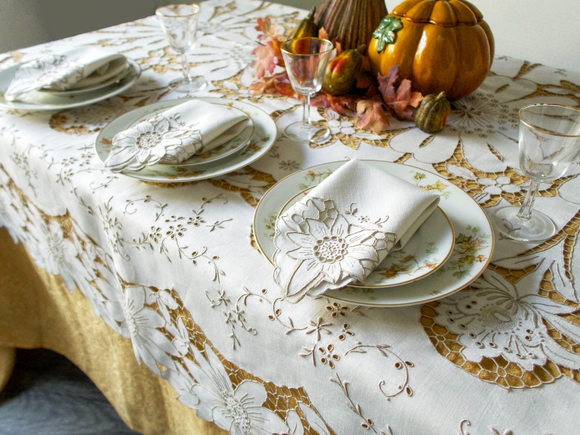 Daisies & More Vintage Madeira Linen Tablecloth & 12 Napkins 66 x104"