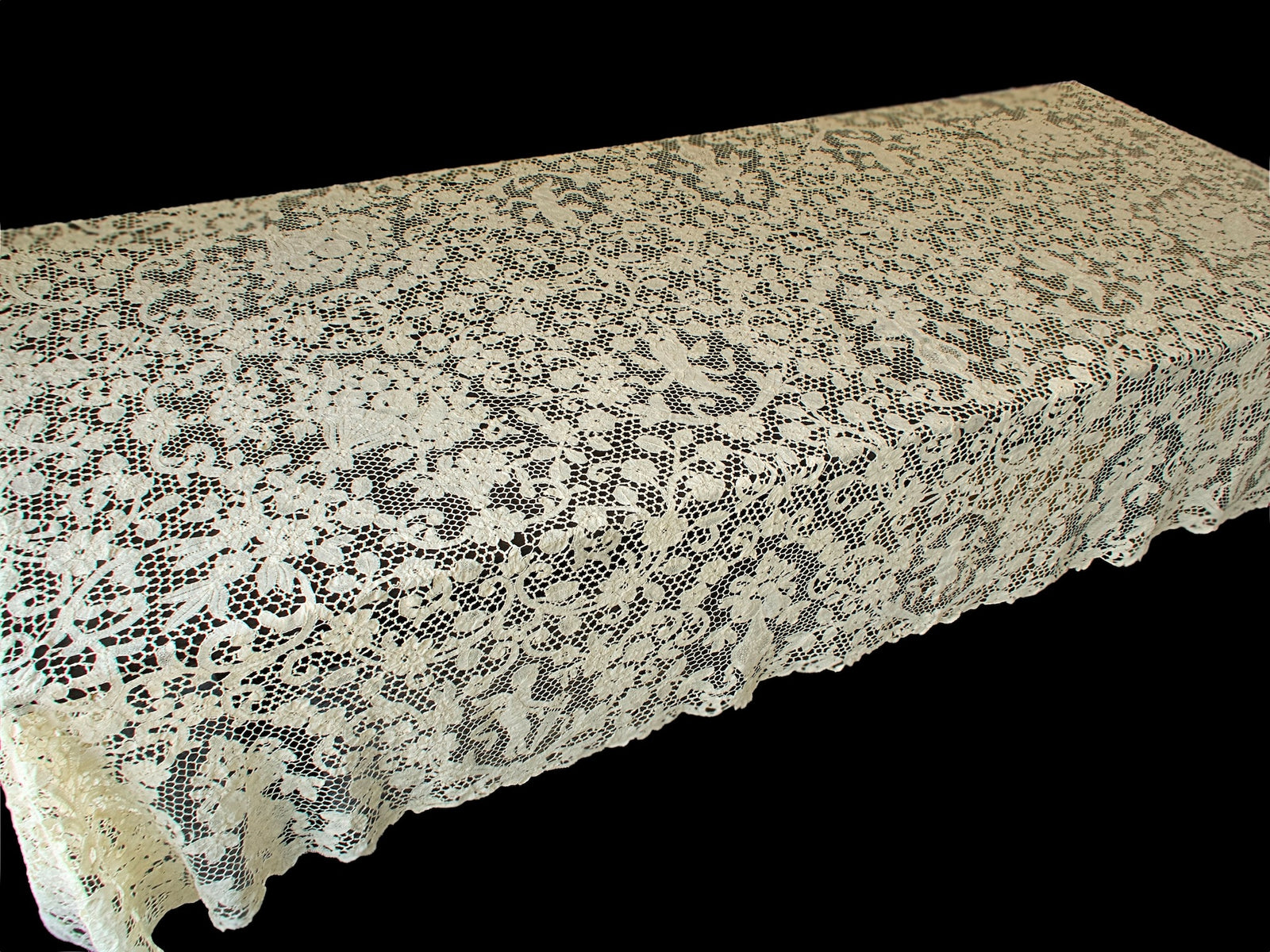 Cherubs, Fruits & Flowers Vintage Handmade Bobbin Lace Tablecloth 74x110"