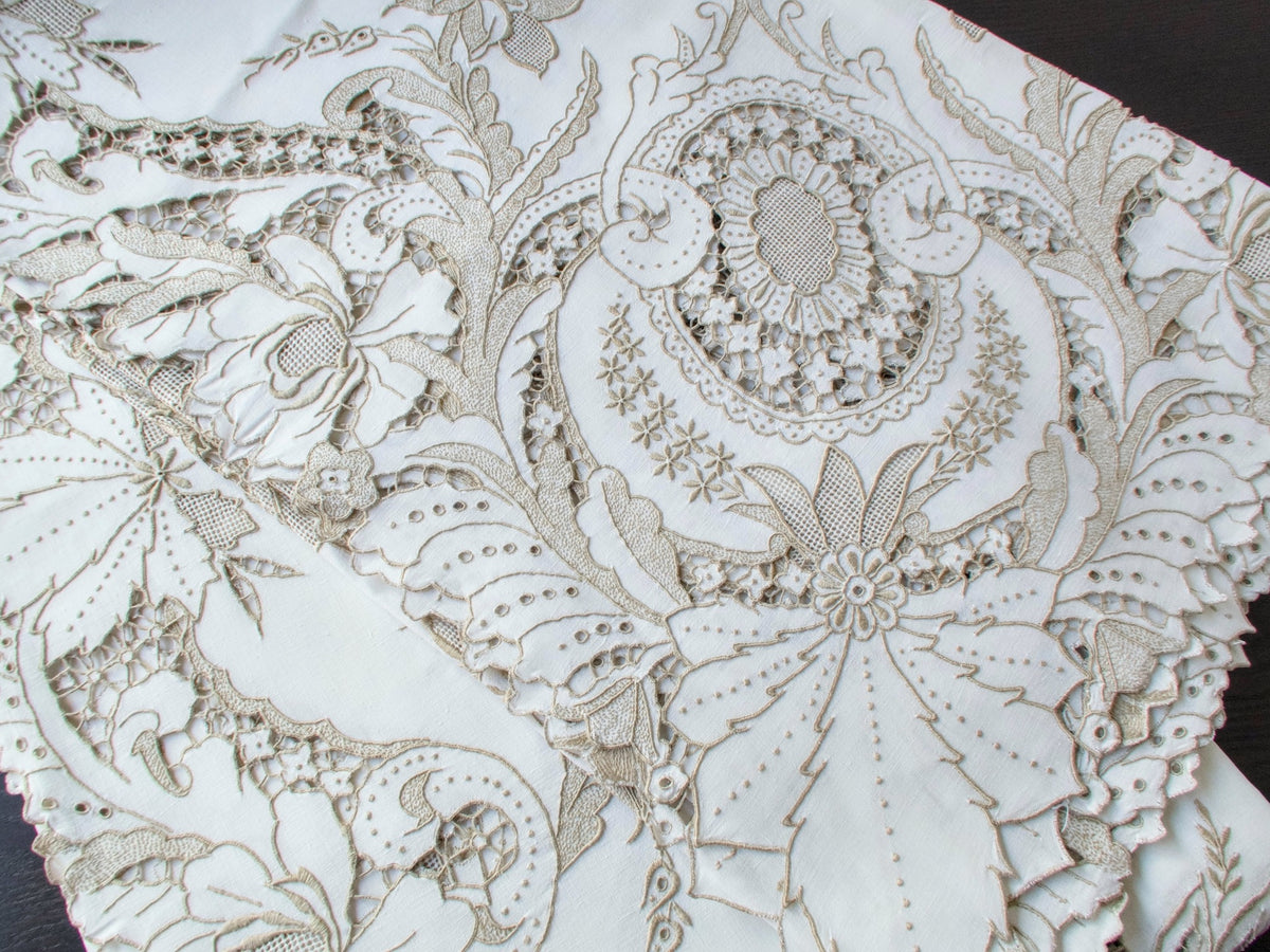 Ornate Vintage Madeira Tablecloth &amp; 12 Napkins 68x116