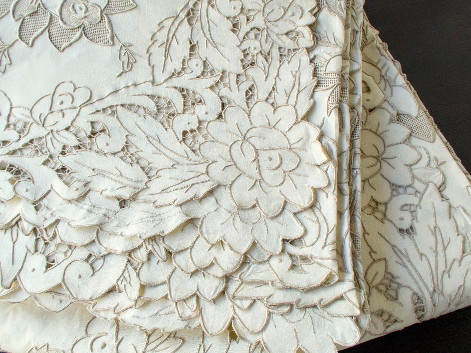 The Rose Madeira, 22-Foot Hand-Embroidered Linen Tablecloth & 24 Napkins