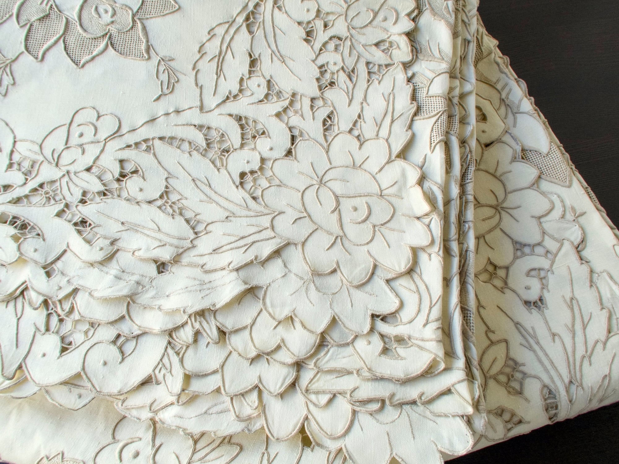 The Rose Madeira, 22-Foot Hand-Embroidered Linen Tablecloth & 24 Napkins