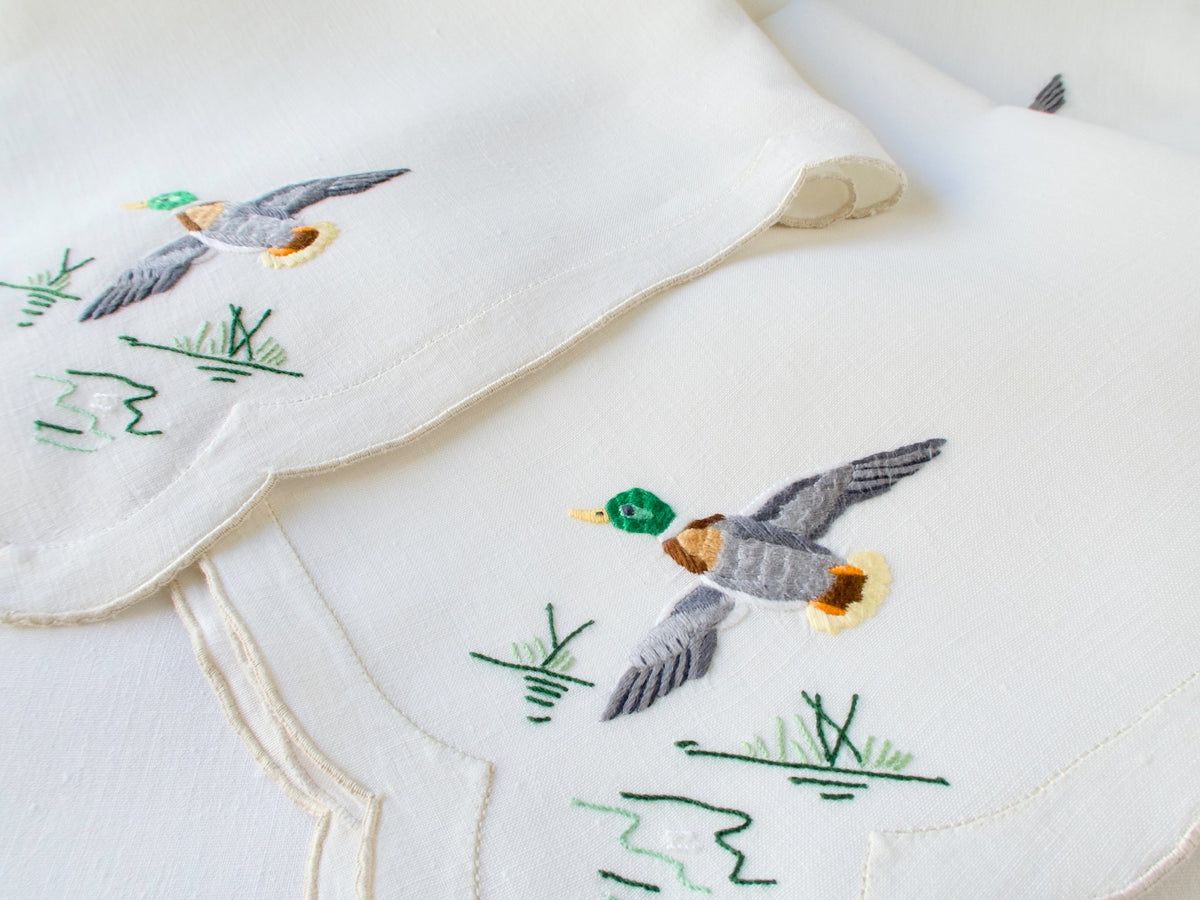 Mallards in Flight Vintage Madeira Tablecloth &amp; 12 Napkins 68x116