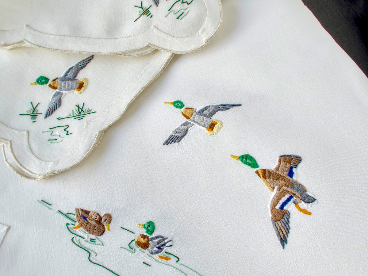 Mallards in Flight Vintage Madeira Tablecloth &amp; 12 Napkins 68x116