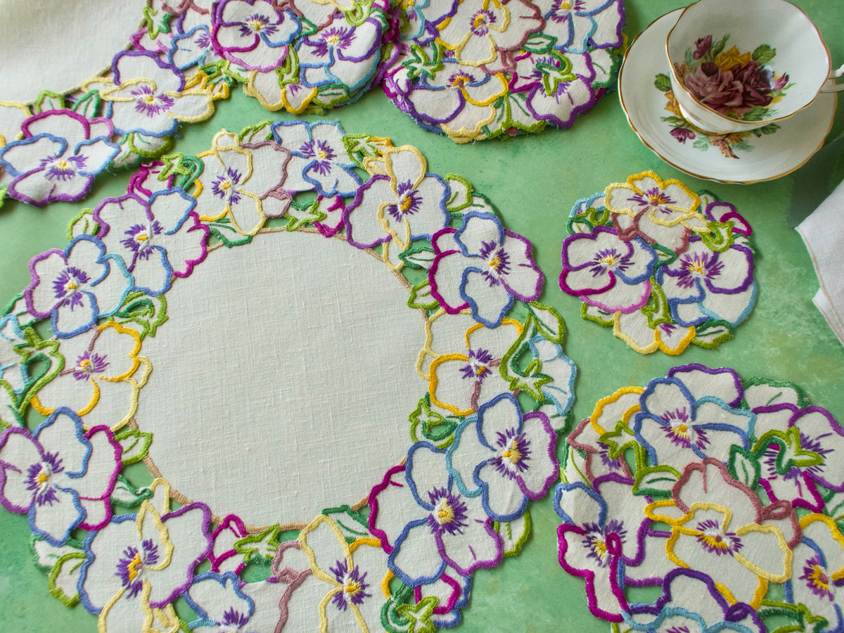 Cheerful Vintage 14pc Embroidered Linen Placemat Set for 6