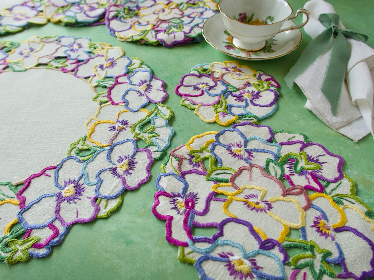 Cheerful Vintage 14pc Embroidered Linen Placemat Set for 6
