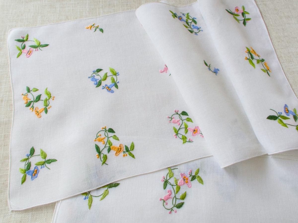 Pretty Florals Vintage Italian 8 Placemats &amp; Runner