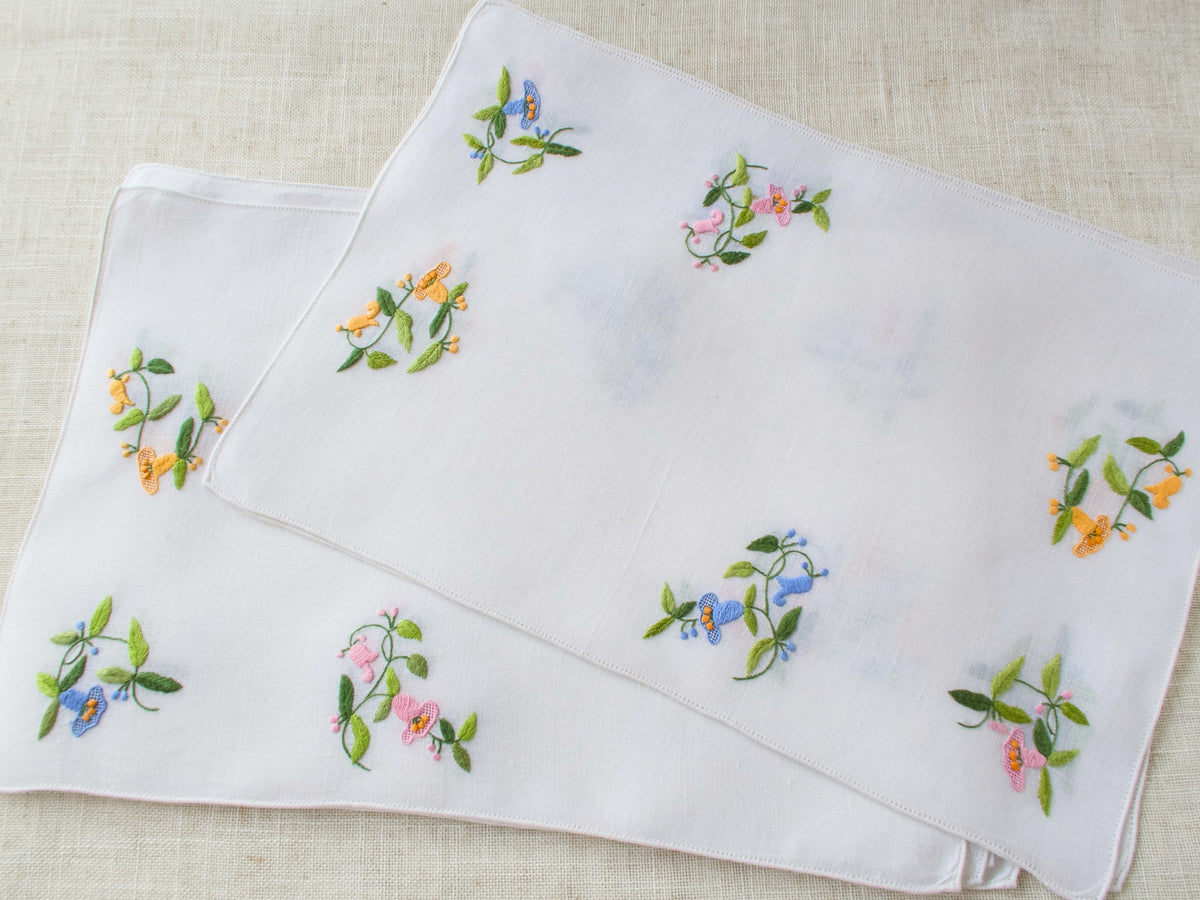 Pretty Florals Vintage Italian 8 Placemats &amp; Runner