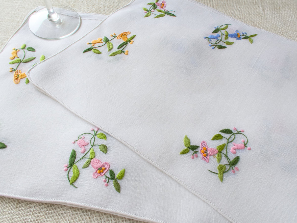 Pretty Florals Vintage Italian 8 Placemats &amp; Runner