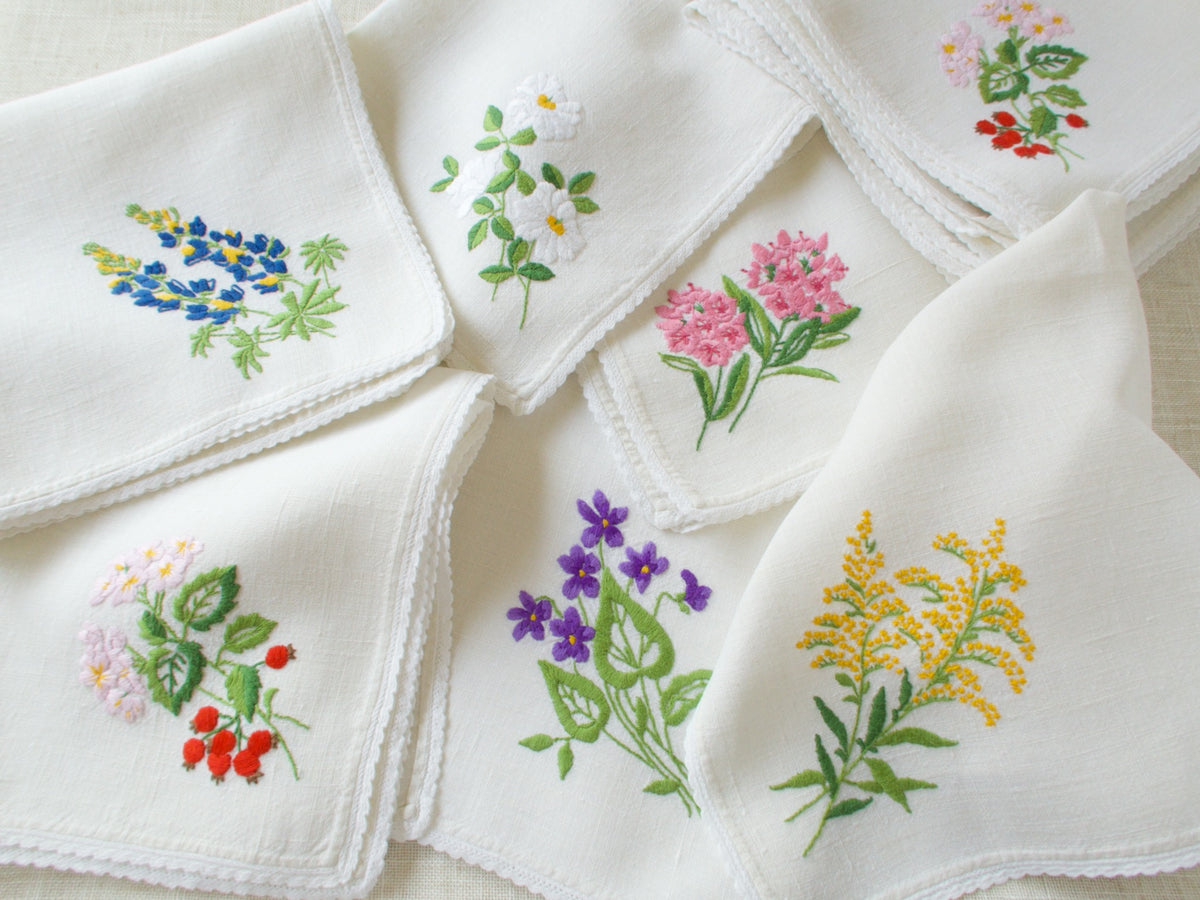 Cheery &amp; Charming Flowers Vintage Linen Table Napkins, Set of 12