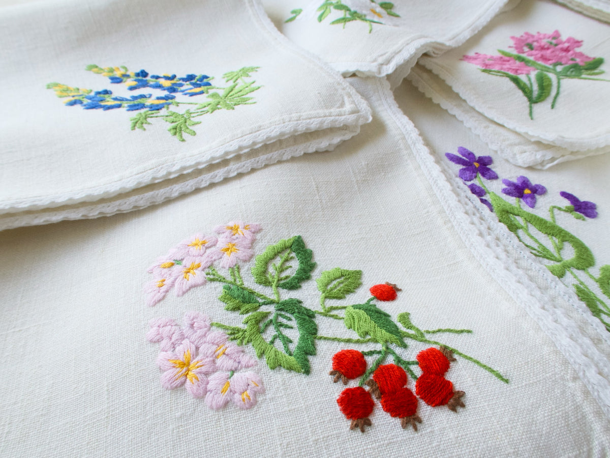 Cheery &amp; Charming Flowers Vintage Linen Table Napkins, Set of 12