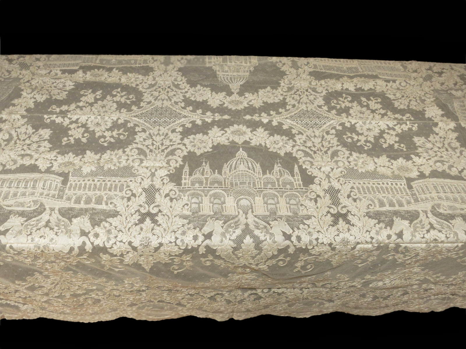 Venice Scenes Winged Horses Vintage Alencon Lace 108" Tablecloth 12 Napkins