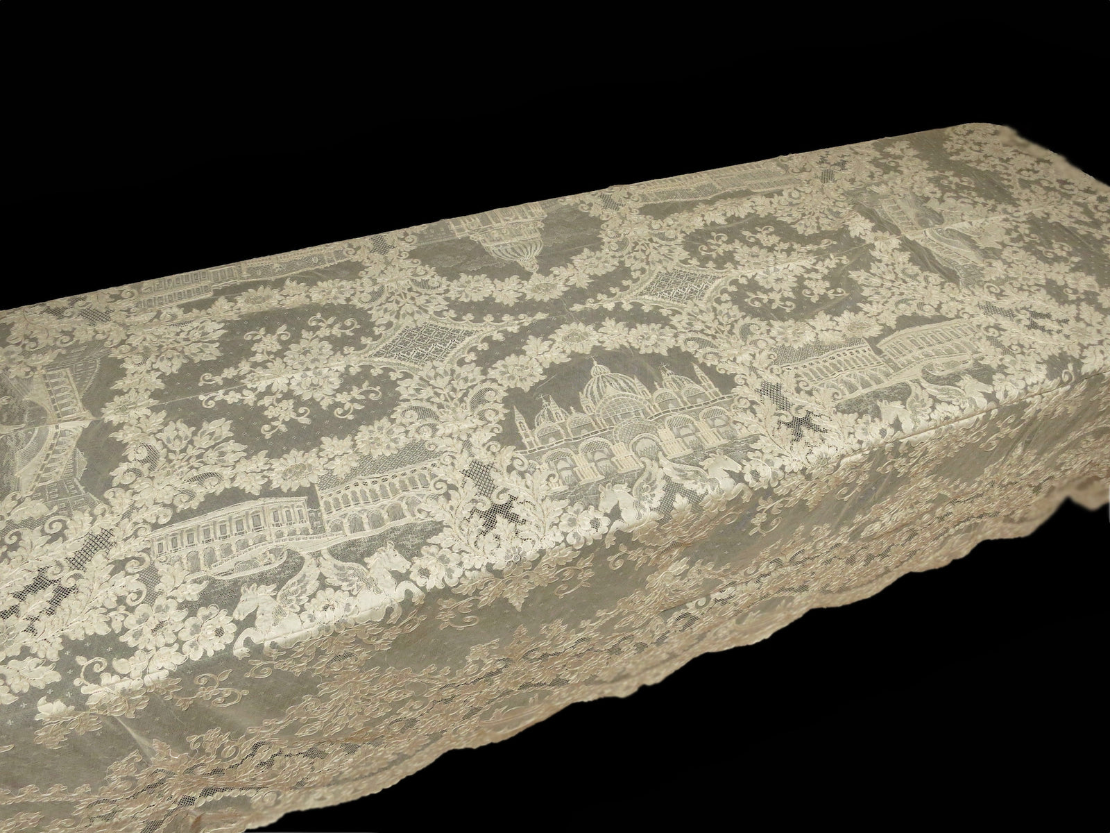 Venice Scenes Winged Horses Vintage Alencon Lace 108" Tablecloth 12 Napkins