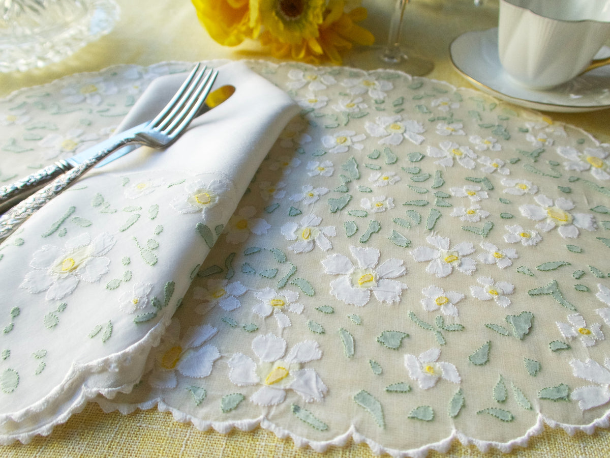 Daisies Vintage Madeira Organdy 16pc Oval Placemat Set for 8