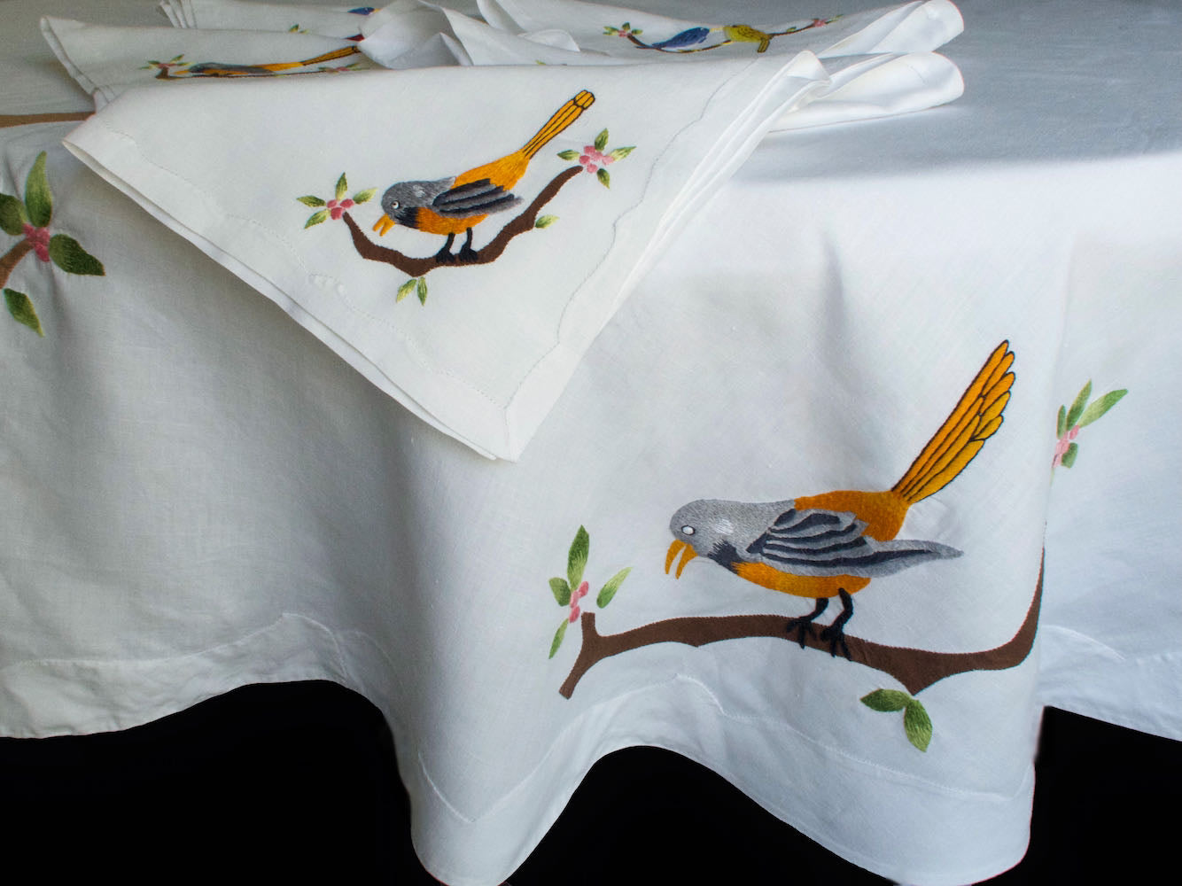 Colorful Birds Madeira 72" Round Linen Tablecloth & 6 Napkins