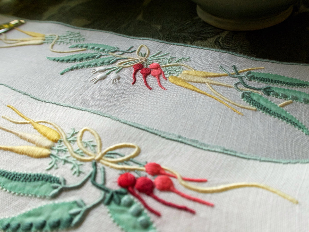 &quot;Carrots and Peas&quot; Vintage Marghab Linen 16pc Placemat Set for 8