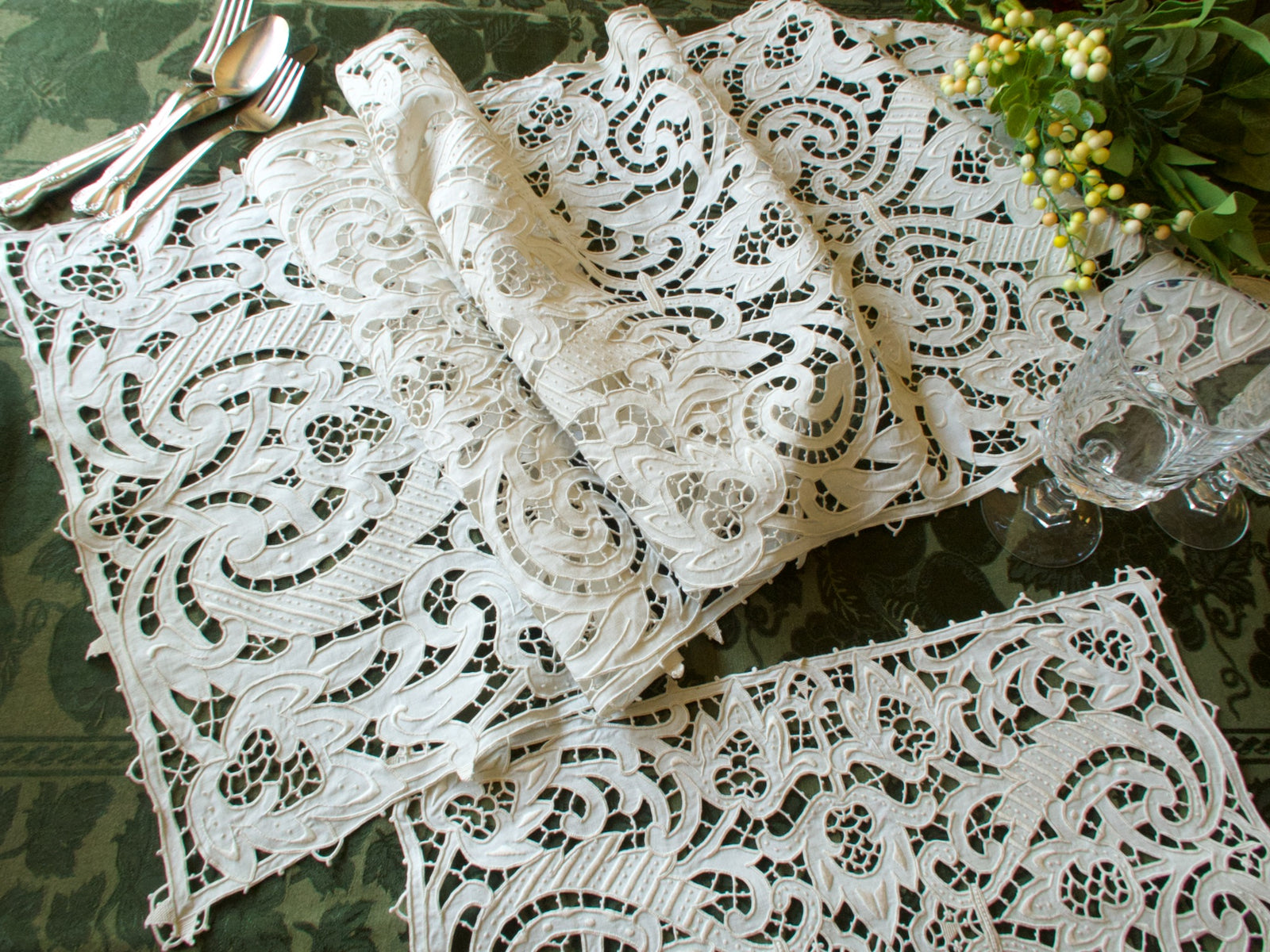 Elaborate Vintage Italian 12 Linen Cutwork Placemats & Runner