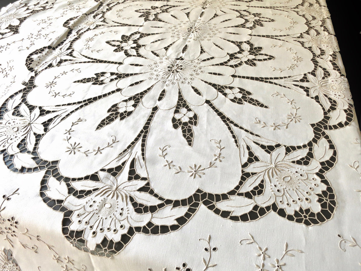 Daisies &amp; More Vintage Madeira Linen Tablecloth &amp; 12 Napkins 66 x104&quot;