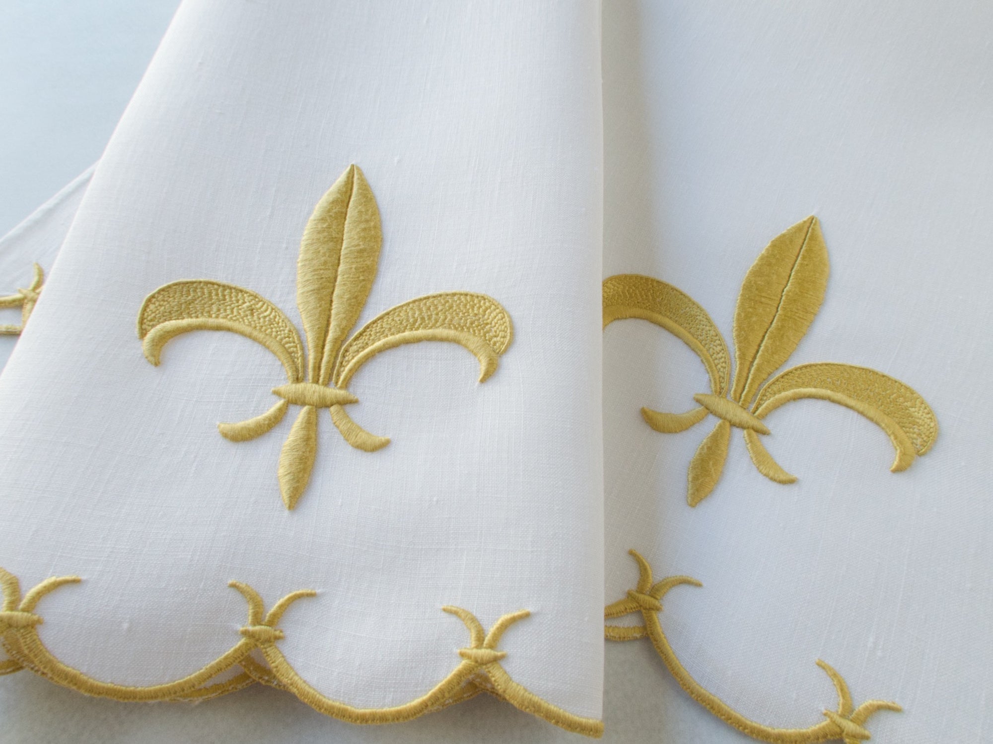 "Fleur de Lis" Marghab Vintage Linen Guest Towels, Set of 2
