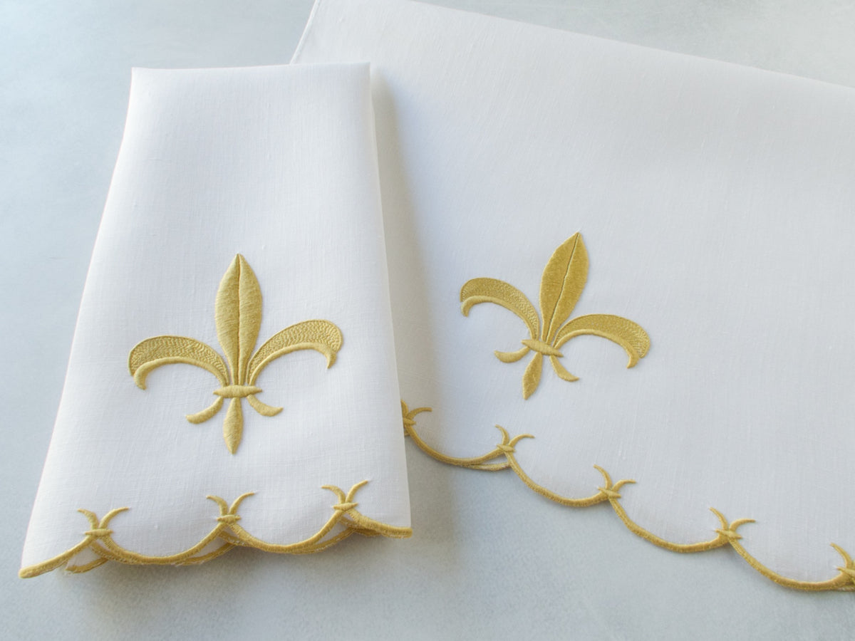 &quot;Fleur de Lys&quot; Marghab Vintage Linen Guest Towels, Set of 2