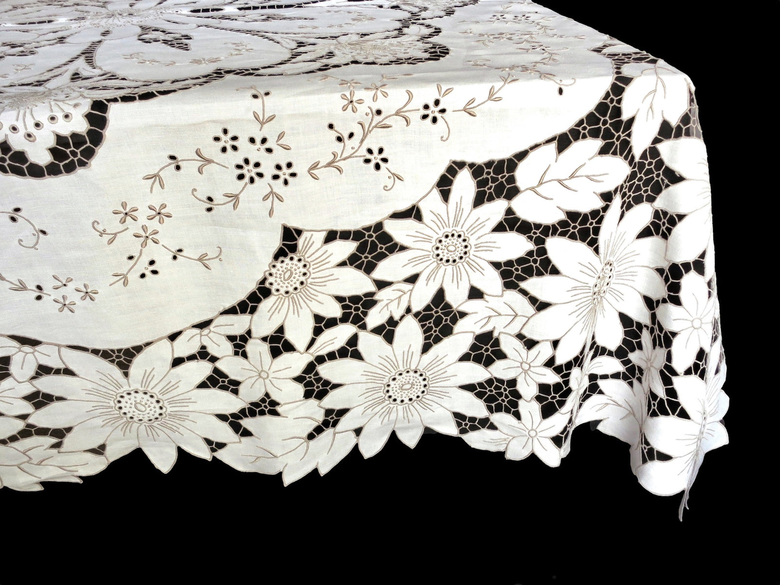 Daisies & More Vintage Madeira Linen Tablecloth & 12 Napkins 66 x104"