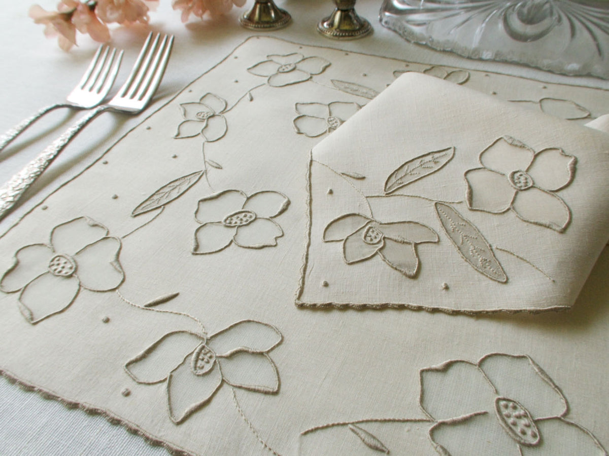 Elegant Flowers Vintage Madeira 8pc Placemat Set for 4