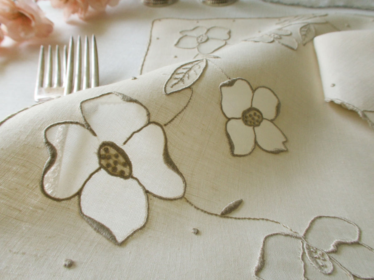 Elegant Flowers Vintage Madeira 8pc Placemat Set for 4