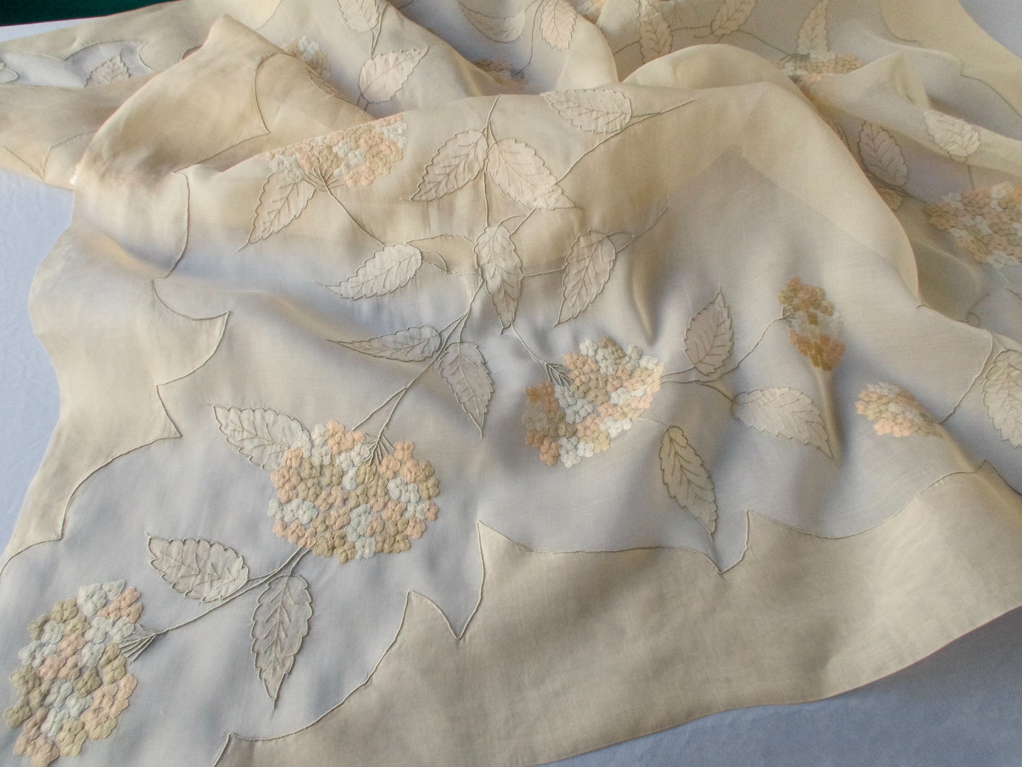 "Hydrangea" Vintage Marghab Organdy 44" Tablecloth, 6 Napkins