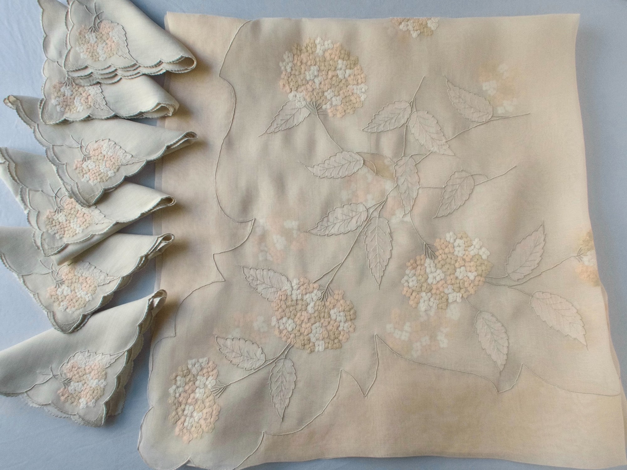 "Hydrangea" Vintage Marghab Organdy 44" Tablecloth, 6 Napkins