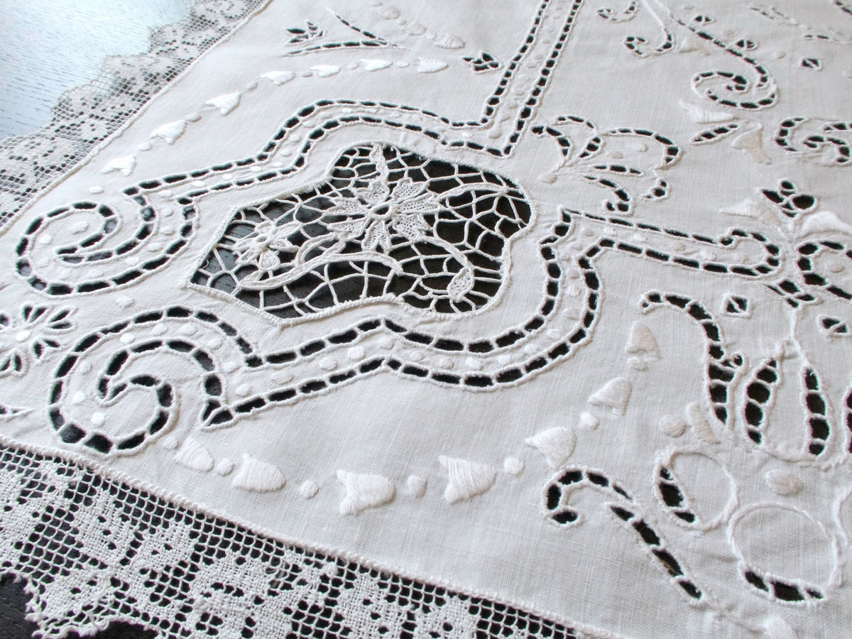 Linen &amp; Lace Vintage Italian Style Table Runner 25x76