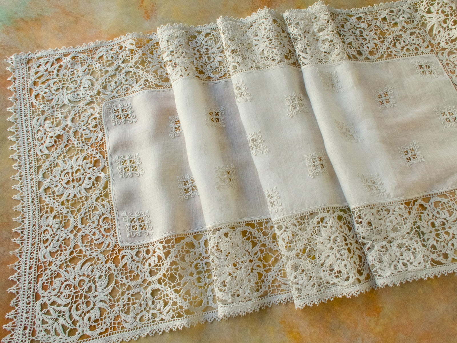 Exquisite Linen & Lace Vintage Italian Table Runner 17x50