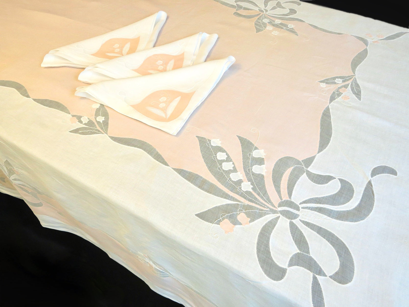 Lily of the Valley Vintage Madeira 104" Tablecloth & 12 Napkins