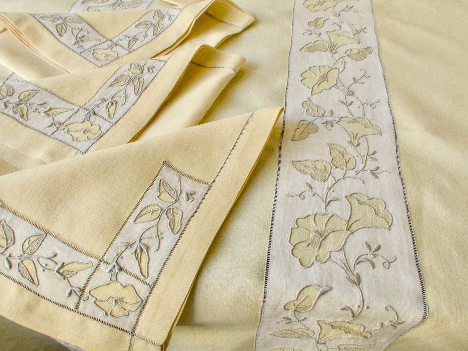 "Morning Glory" Vintage Marghab Tablecloth & 12 Napkins - 70" x 106"