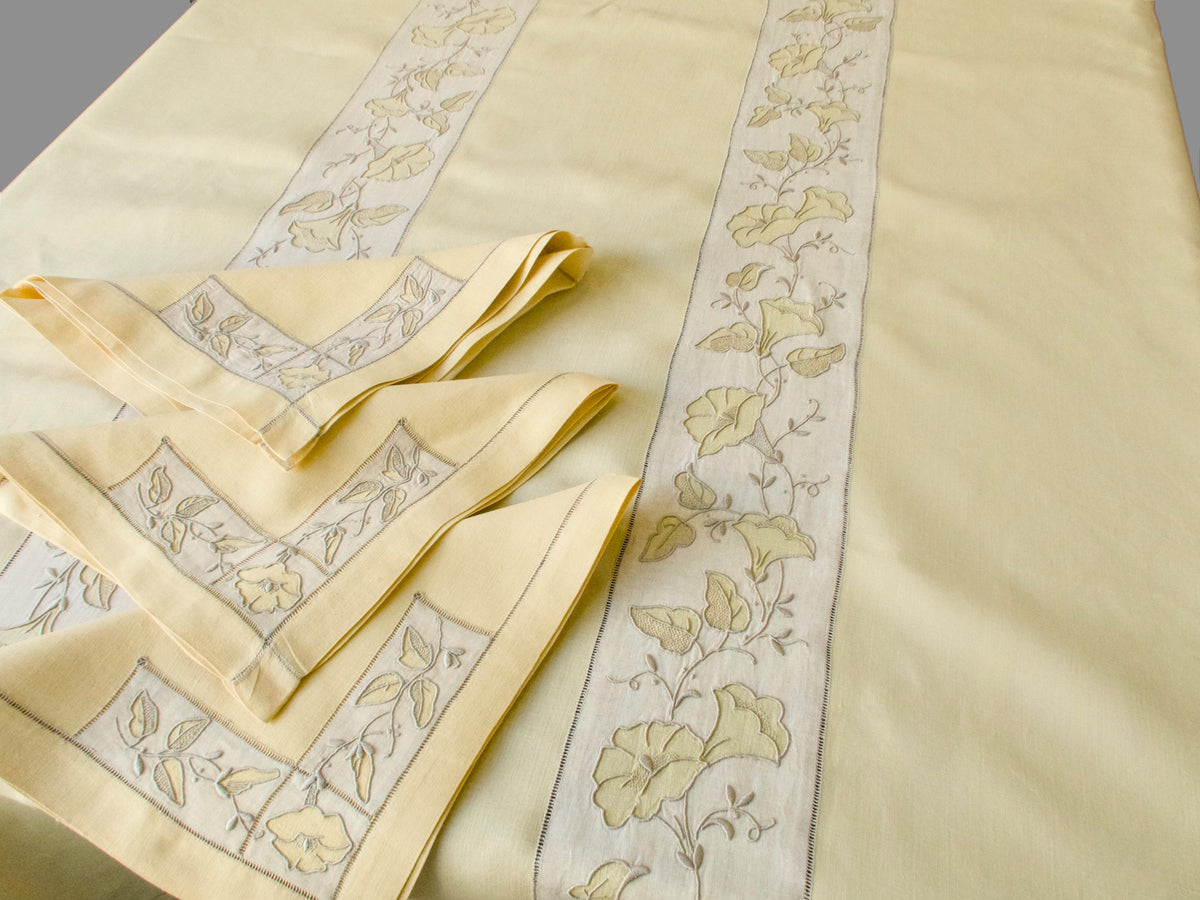&quot;Morning Glory&quot; Vintage Marghab Tablecloth &amp; 12 Napkins - 70&quot; x 106&quot;