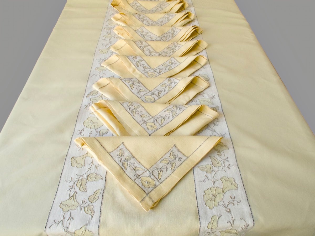 &quot;Morning Glory&quot; Vintage Marghab Tablecloth &amp; 12 Napkins - 70&quot; x 106&quot;