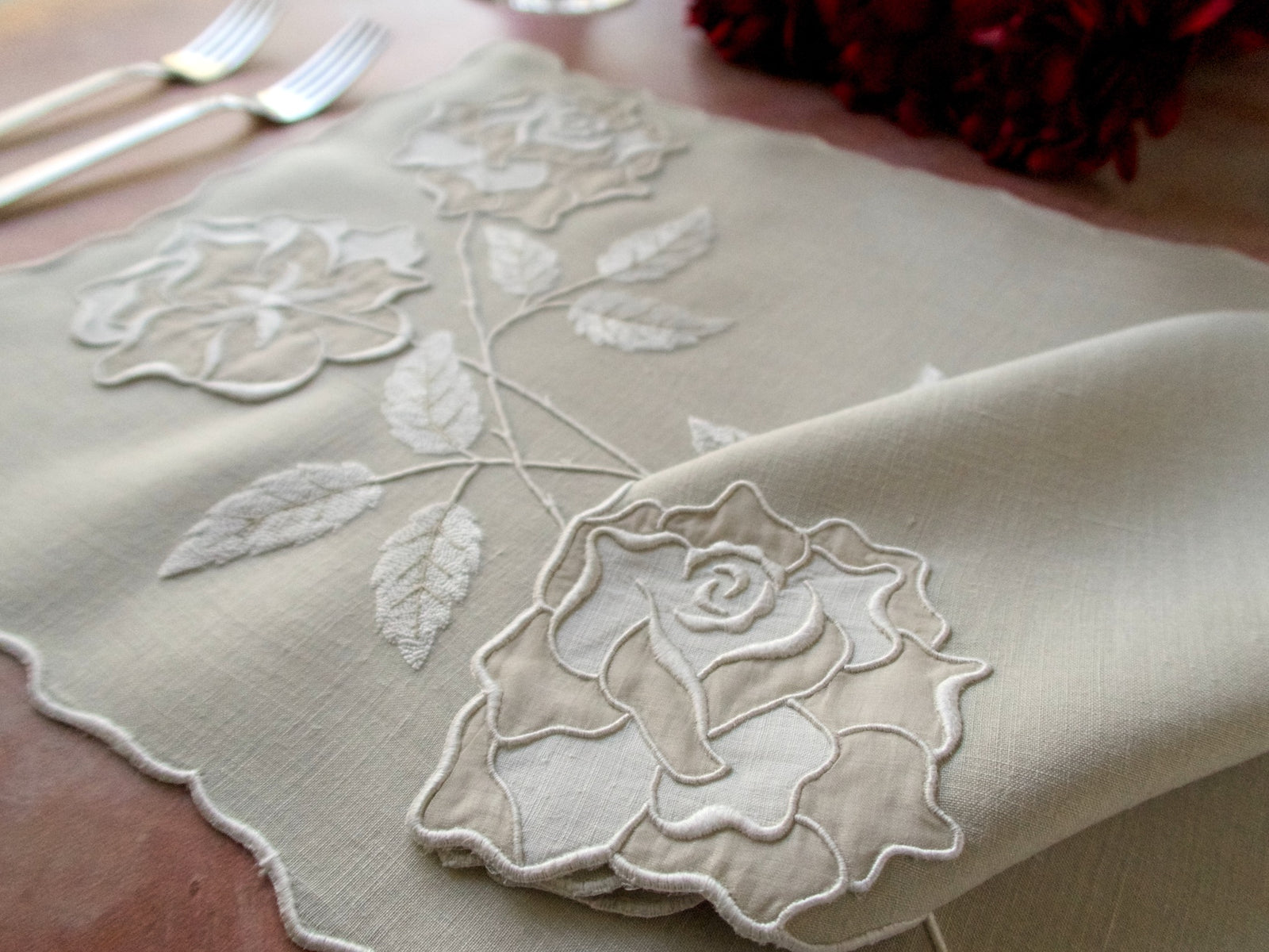 "Rose" Vintage Marghab Madeira 16pc Linen Placemat Set for 8
