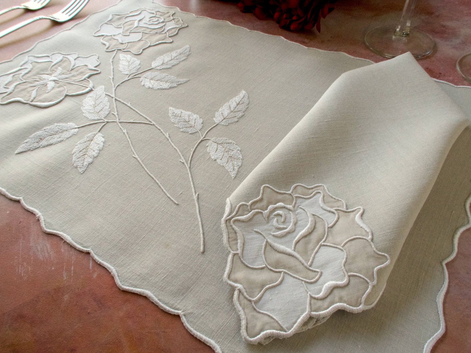 "Rose" Vintage Marghab Madeira 16pc Linen Placemat Set for 8