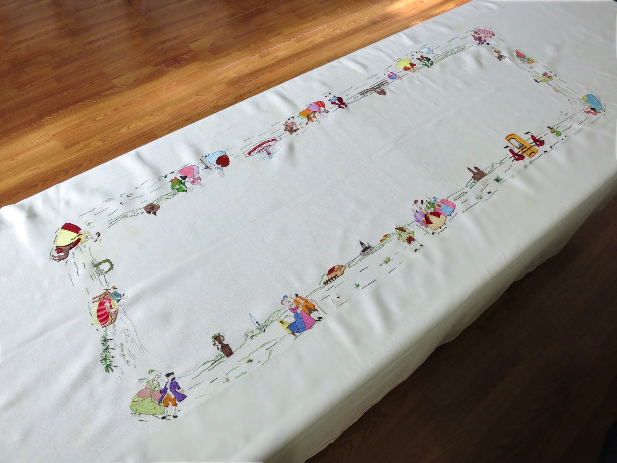 Marie Antoinette Vintage Beauvais Embroidery 108" Linen Tablecloth, 8 Napkins