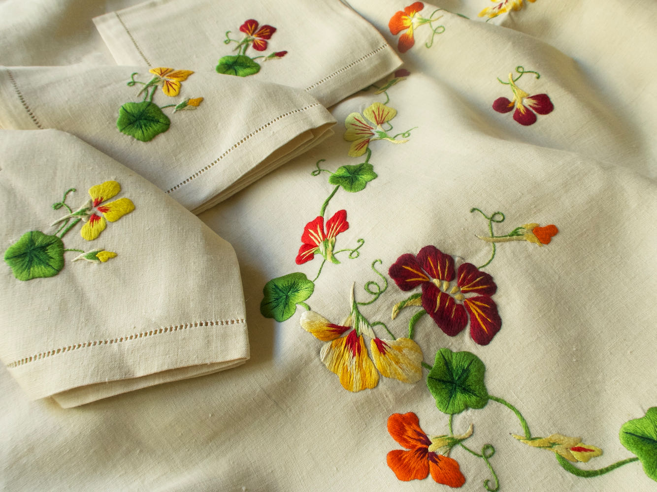 Nasturtiums Vintage Embroidered Linen 67x108" Tablecloth & 12 Napkins