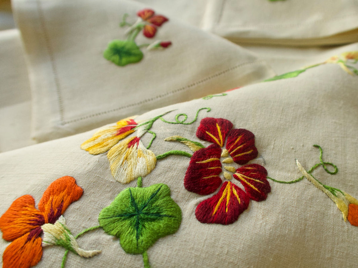 Nasturtiums Vintage Embroidered Linen 67x108&quot; Tablecloth &amp; 12 Napkins