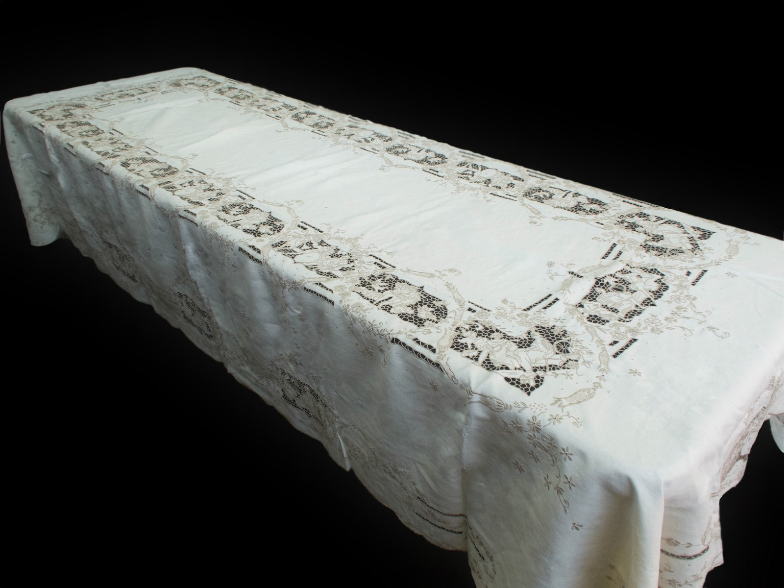 Pagliacci Opera Vintage Madeira Tablecloth 68x120, 12 Napkins