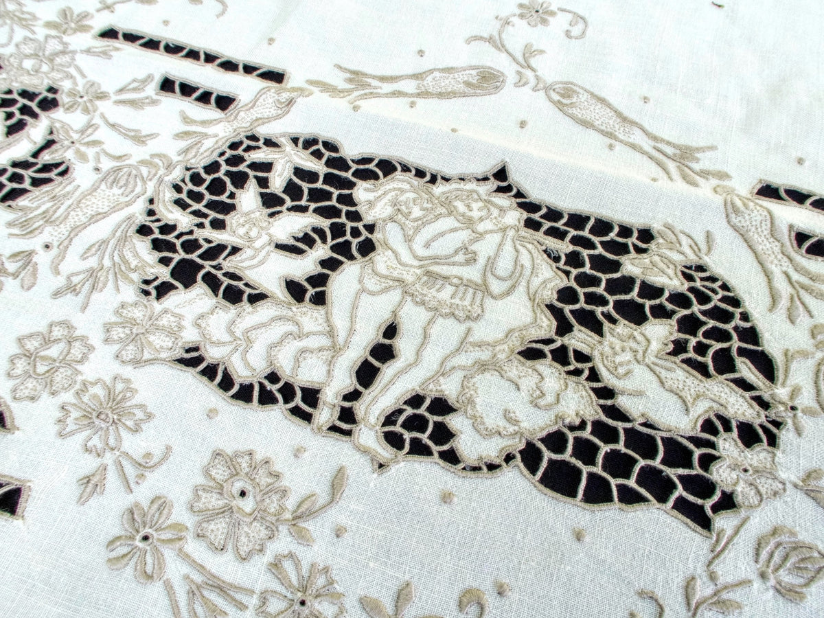 Pagliacci Opera Vintage Madeira Tablecloth 68x120, 12 Napkins