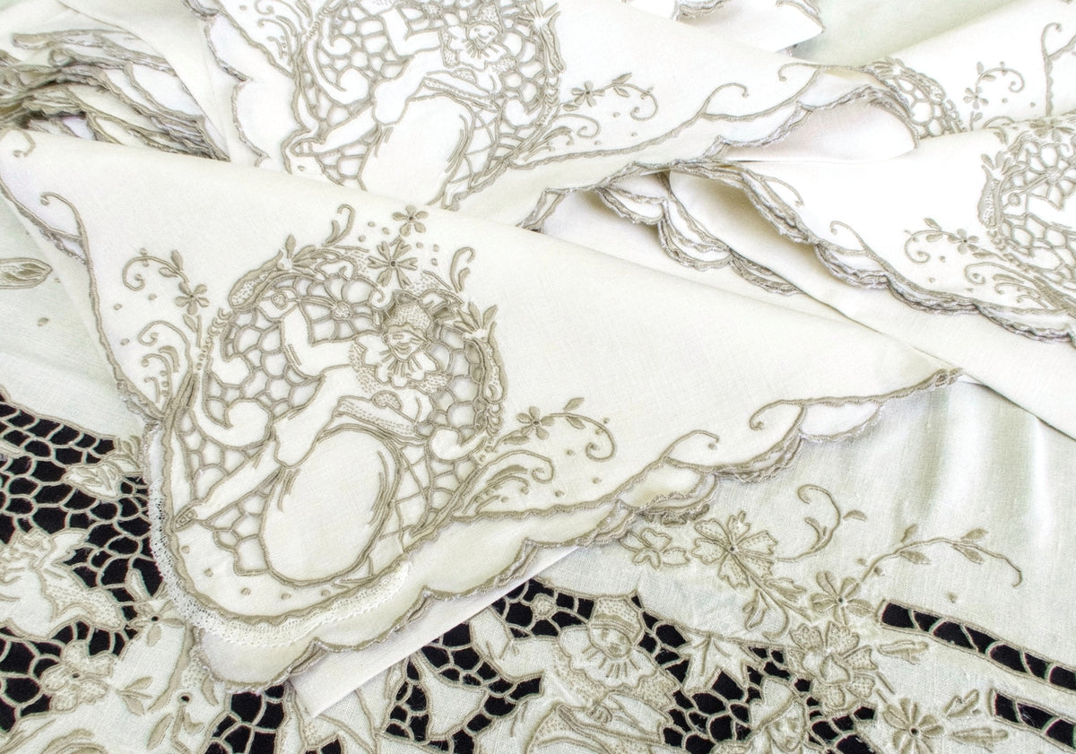 Pagliacci Opera Vintage Madeira Tablecloth 68x120, 12 Napkins