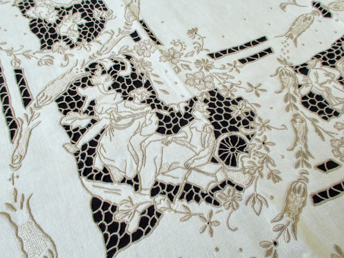 Pagliacci Opera Vintage Madeira Tablecloth 68x120, 12 Napkins