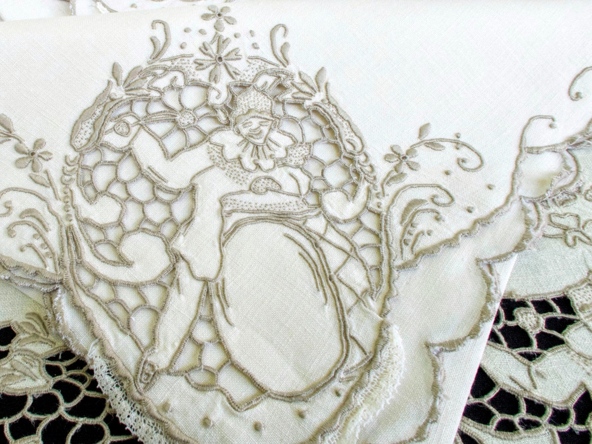 Pagliacci Opera Vintage Madeira Tablecloth 68x120, 12 Napkins