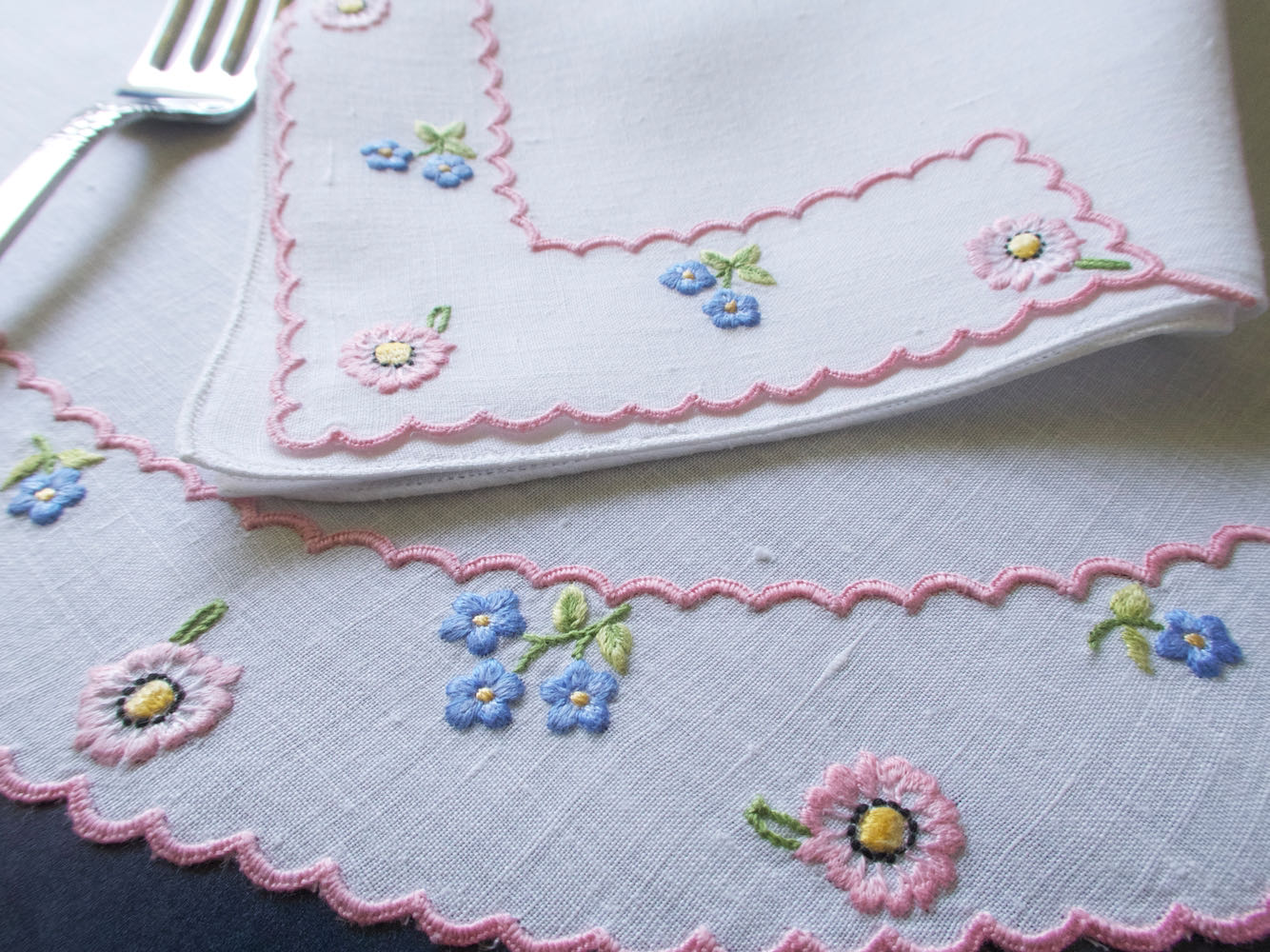 Dainty Flowers Vintage Hand Embroidered 24pc Linen Placemat Set for 8