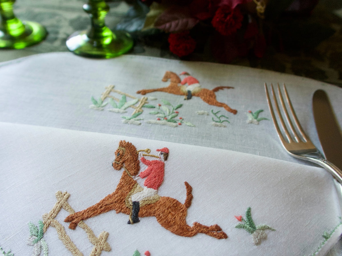 An English Hunt Vintage Rapisardi 16pc Placemat Set for 8