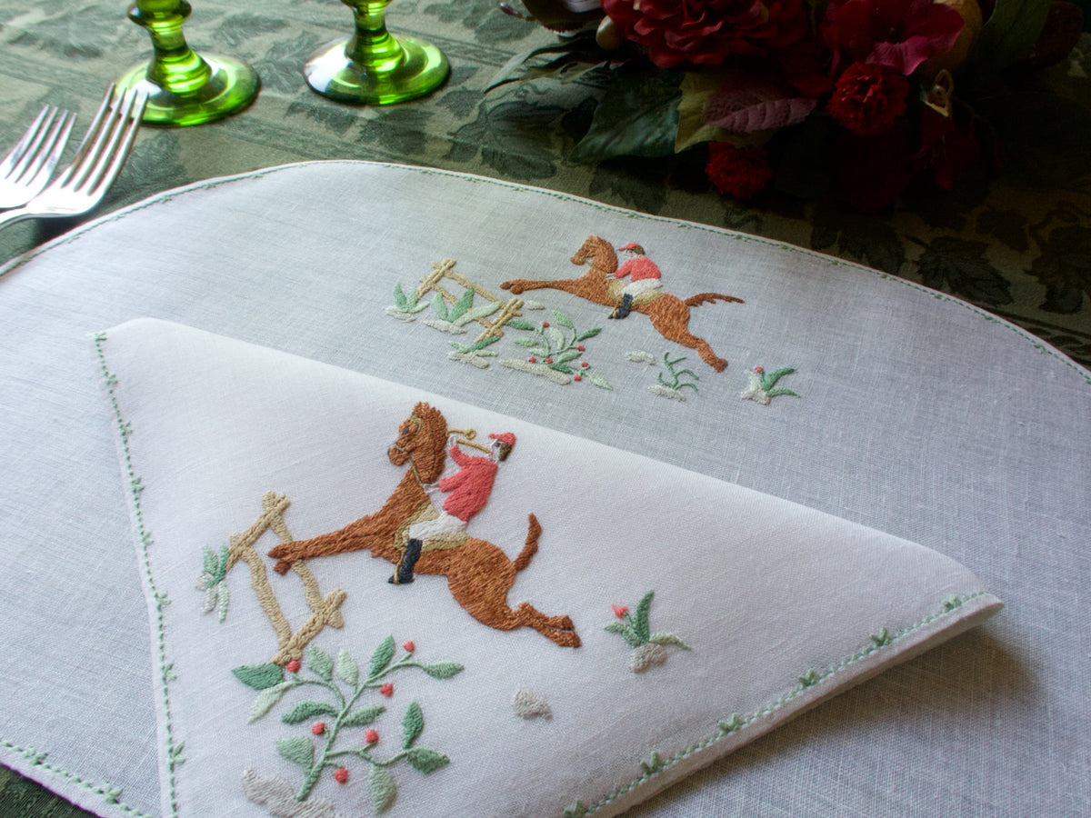 An English Hunt Vintage Rapisardi 16pc Placemat Set for 8