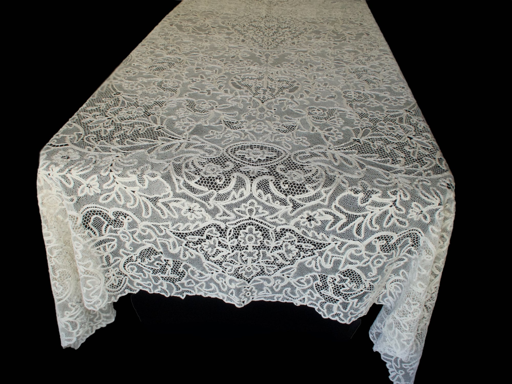 Dramatic Vintage Renaissance Lace Tablecloth 70x140"