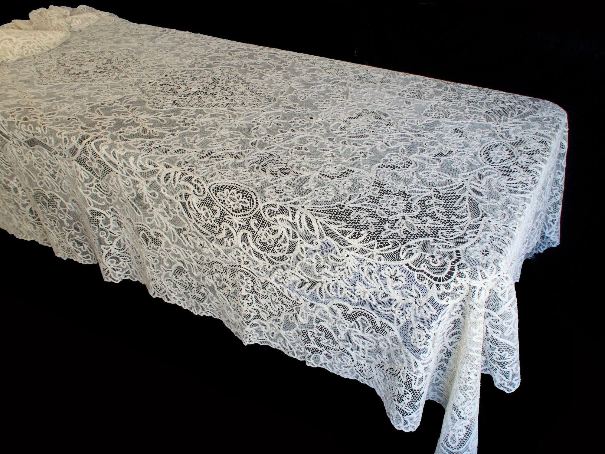 Dramatic Vintage Renaissance Lace Tablecloth 70x140"